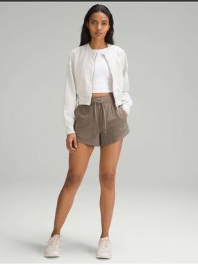 Lululemon Inner Glow High-Rise Short 3"
Nomad 10